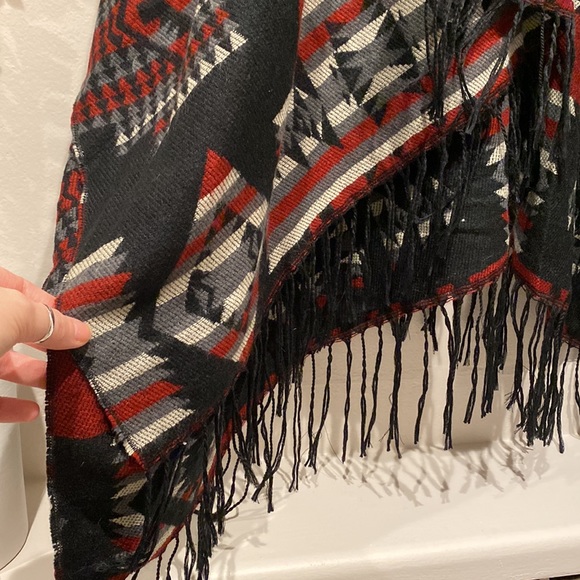 Tribal Fringe Poncho - Picture 4 of 7